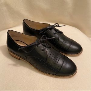 ✨NWT Tesori Perforated Loafers